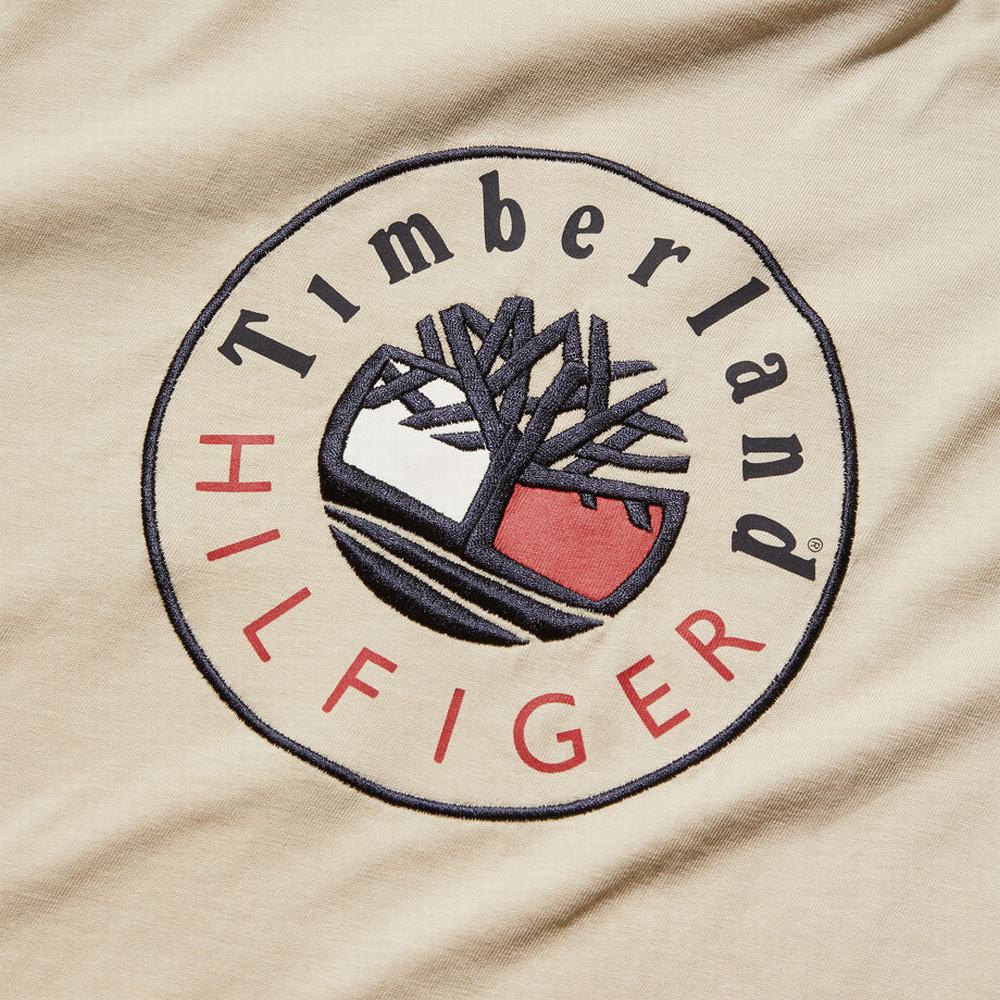 Timberland Tommy Hilfiger x Timberland® Re-imagined Logo Tişört Erkek Bej Rengi | TR-0186U