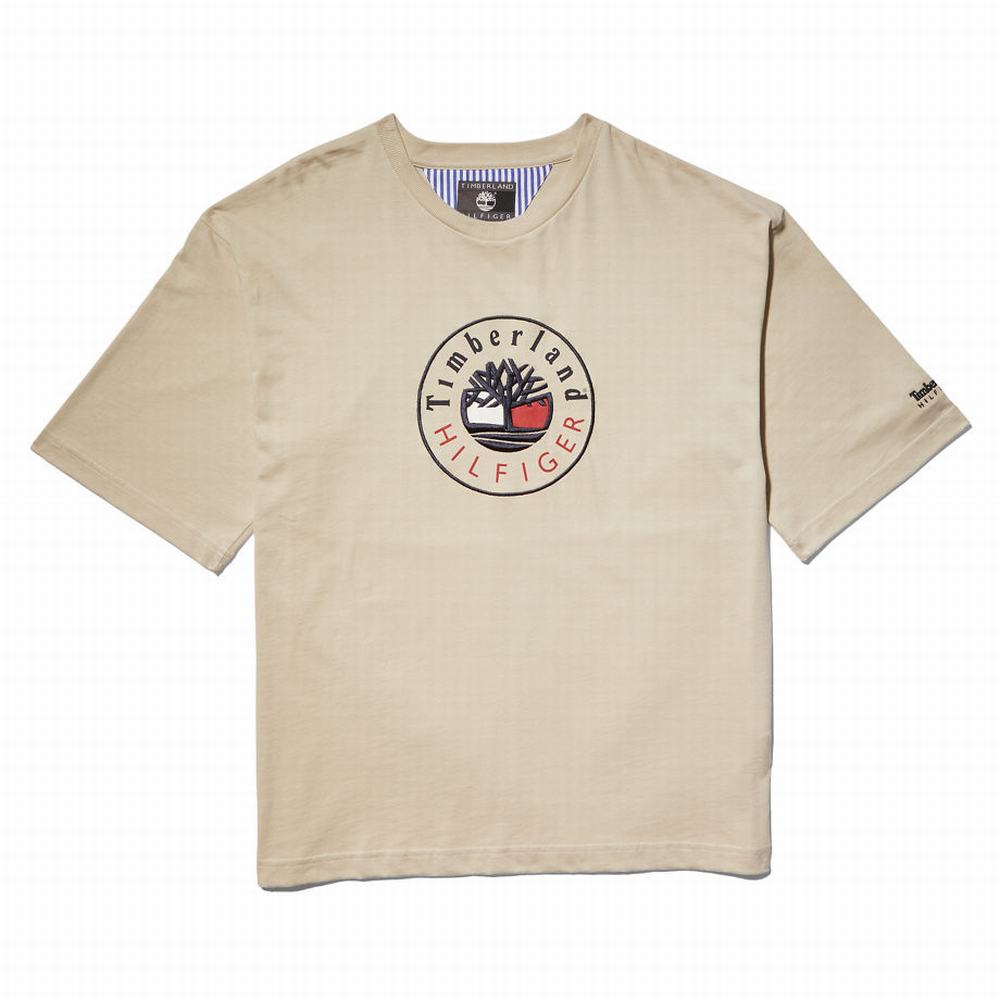 Timberland Tommy Hilfiger x Timberland® Re-imagined Logo Tişört Erkek Bej Rengi | TR-0186U
